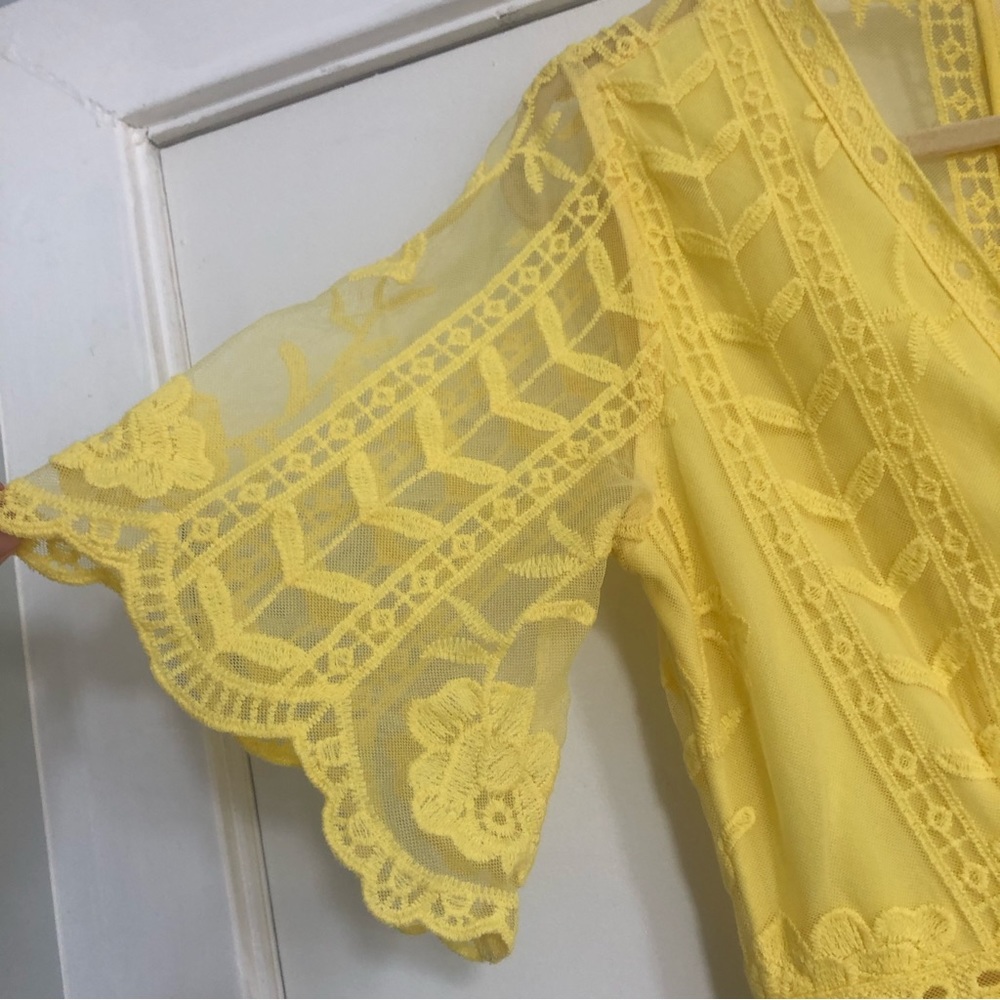 Socialite bright yellow lace mini dress sheer back v neck women’s size large - Picture 5 of 10